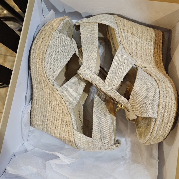 Michael Kors size 6 Damita Wedge Sandals - Picture 5 of 7